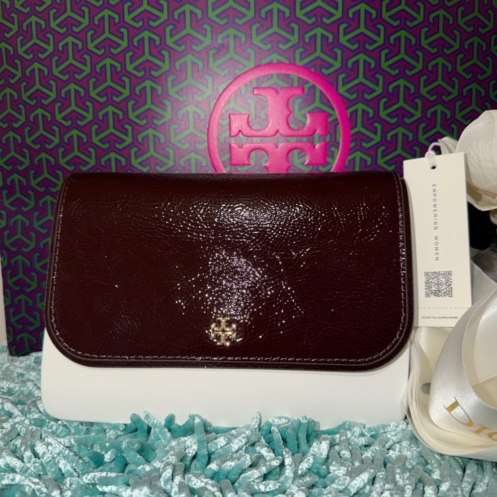 Authentic Tory Burch Emerson Crinkle Chain Patent Leather Crossbody - Picture 6 of 7